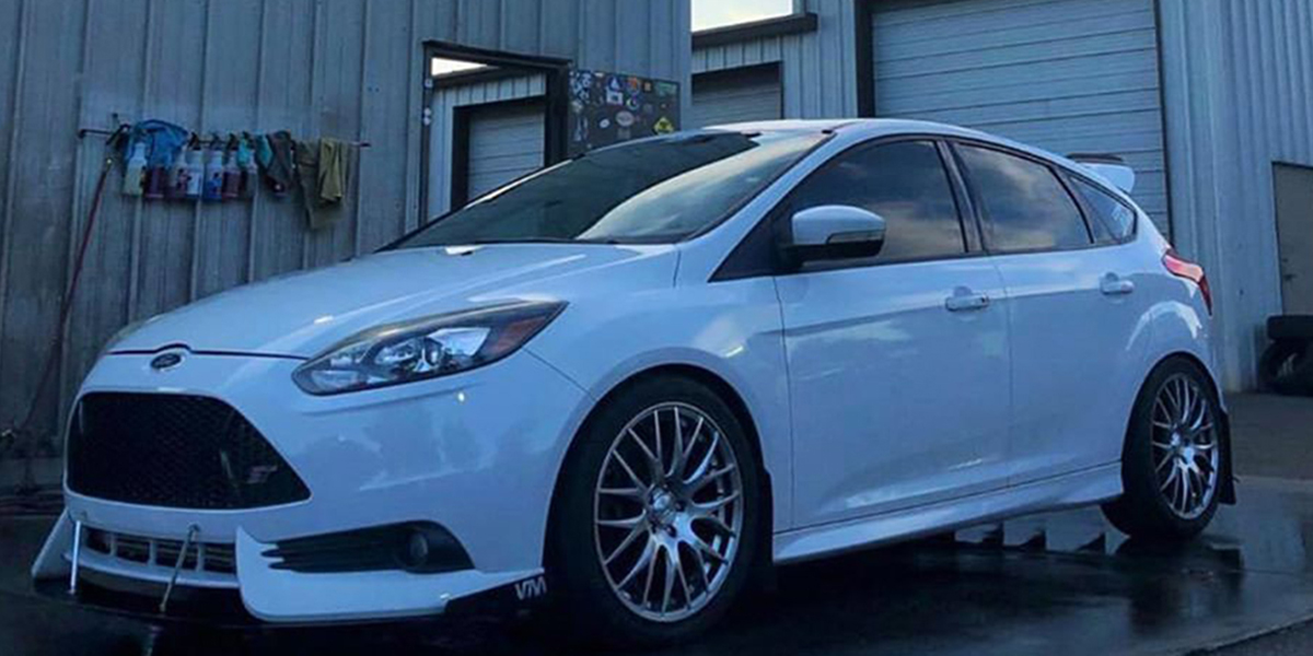 Ford Focus with Verde Wheels V27 Saga