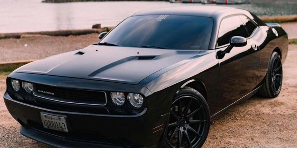 Dodge Challenger with Verde Wheels V18 Verve